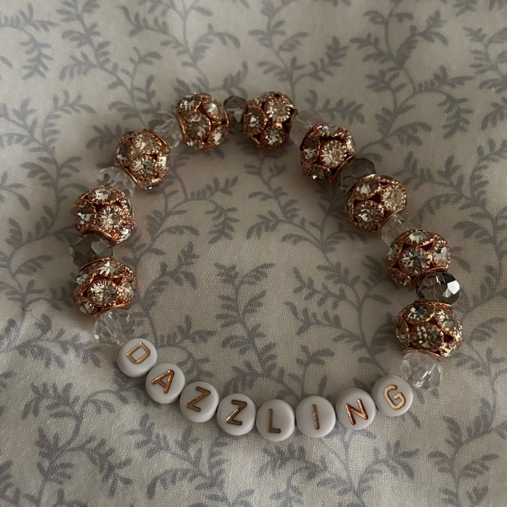 Taylor Swift Clara Bow “Dazzling” friendship bracelet